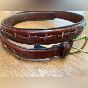 42” long Roundtree &Yorke leather w/solid brass buckle. #MB500020036 imprinted.